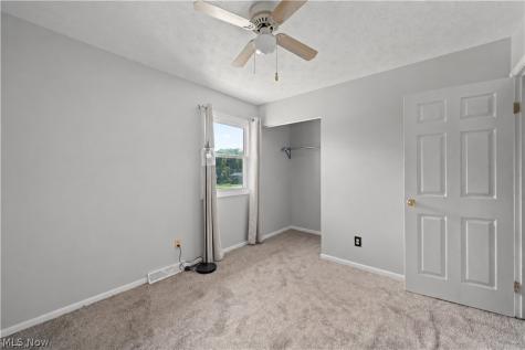 2382 Penny Lane Youngstown OH 44515