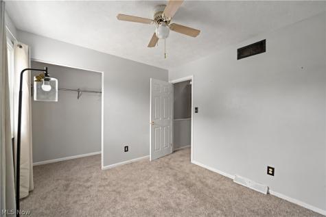 2382 Penny Lane Youngstown OH 44515