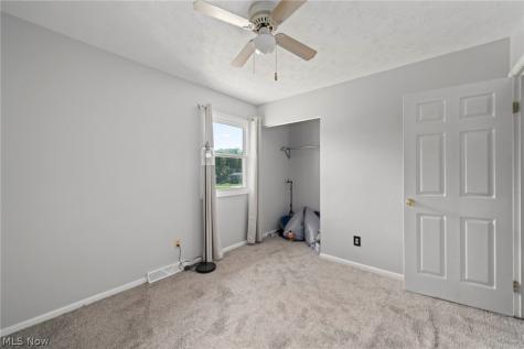 2382 Penny Lane Youngstown OH 44515