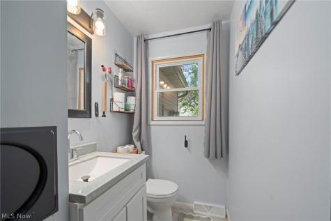 2382 Penny Lane Youngstown OH 44515