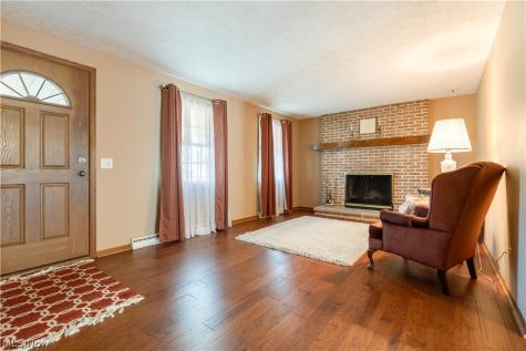 2032 Walsh Street Louisville OH 44641