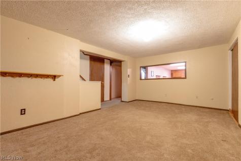 2032 Walsh Street Louisville OH 44641