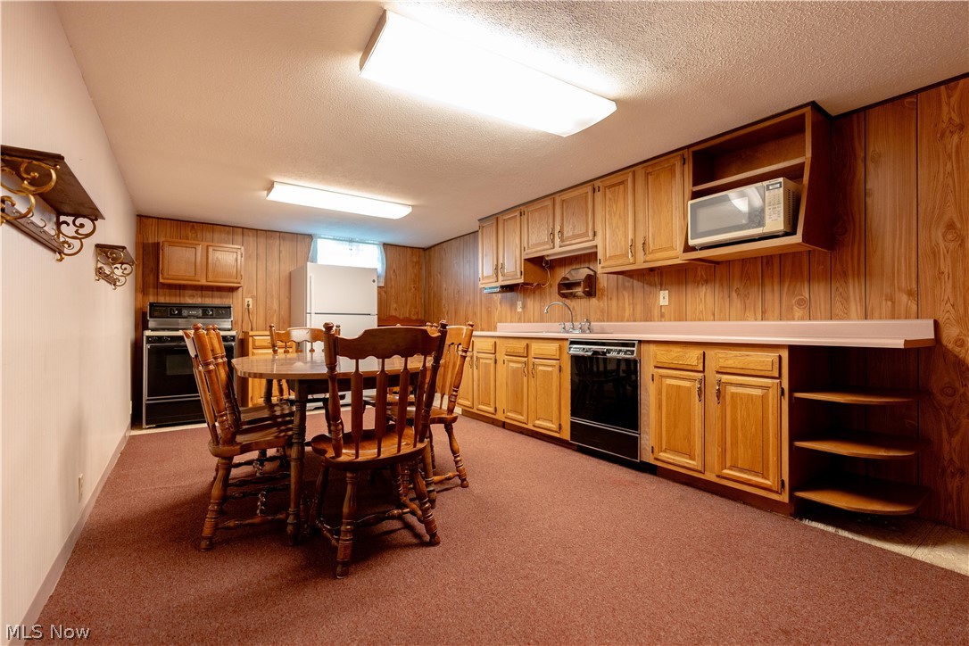 2032 Walsh Street Louisville OH 44641