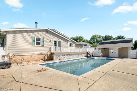 2032 Walsh Street Louisville OH 44641