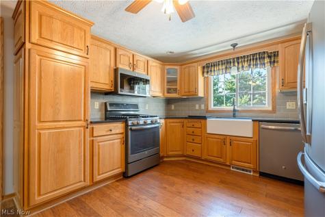 2032 Walsh Street Louisville OH 44641