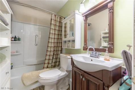 58 Manito Trail Malvern OH 44644