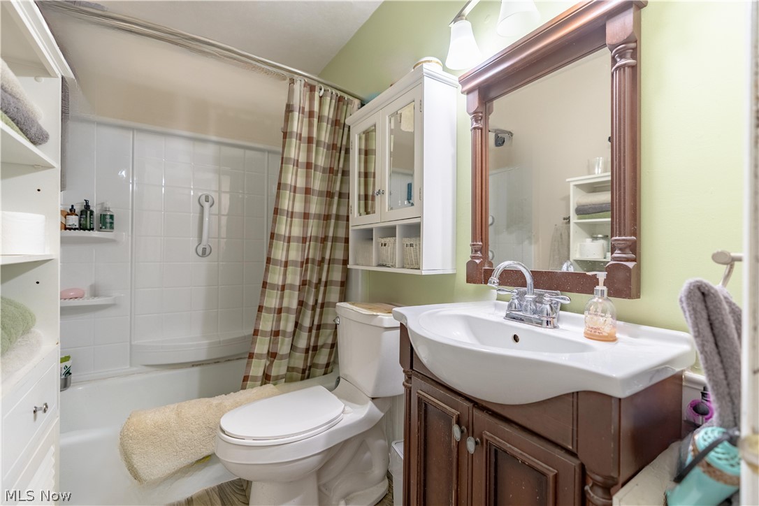 58 Manito Trail Malvern OH 44644