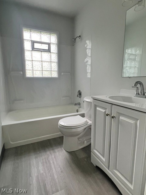814 Laird Warren OH 44483