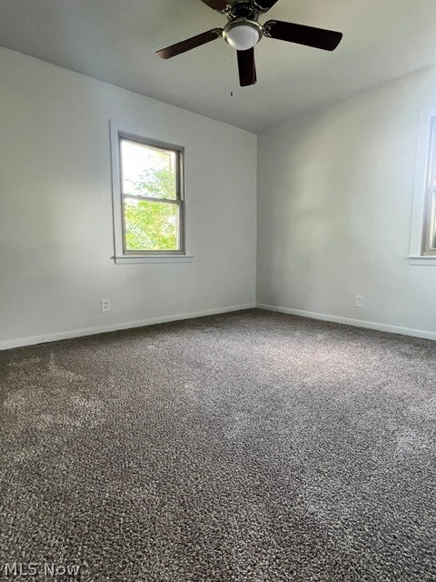 814 Laird Warren OH 44483