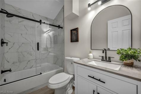 350 Kenilworth Road Bay Village OH 44140