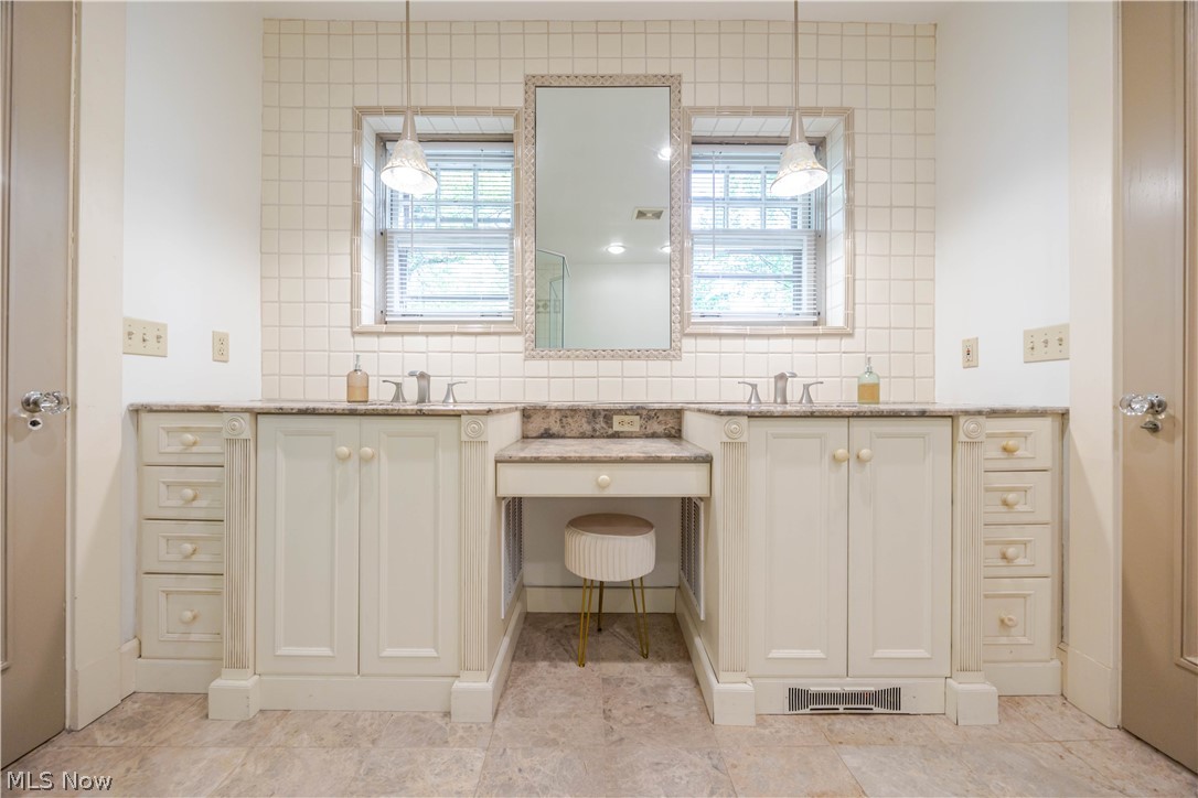 3085 Fairmount Boulevard Cleveland Heights OH 44118