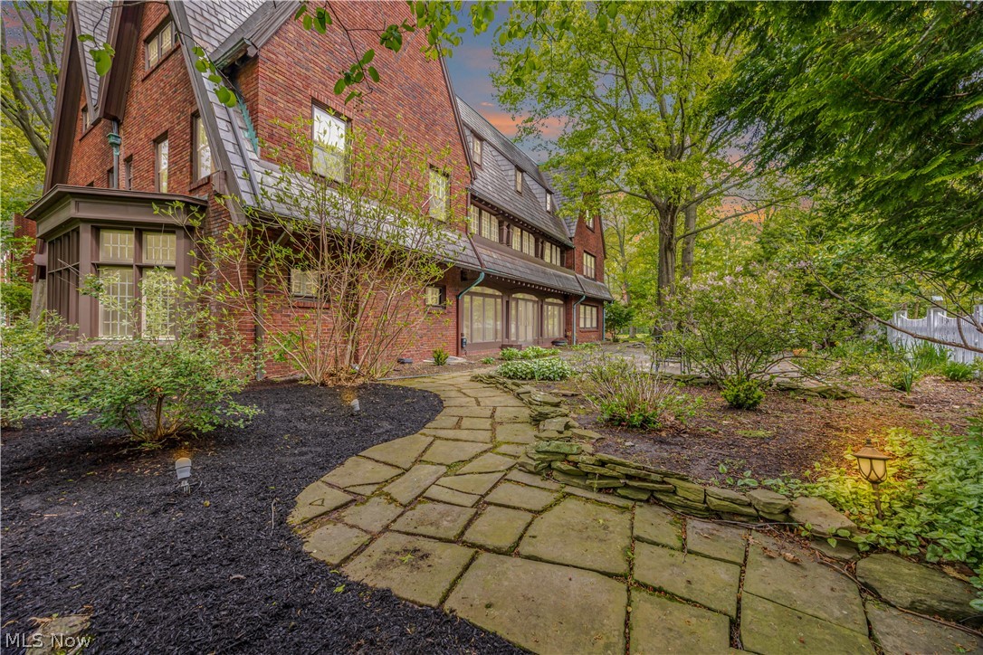 3085 Fairmount Boulevard Cleveland Heights OH 44118