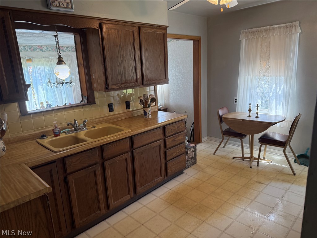 533 Forest Hill Drive Youngstown OH 44515