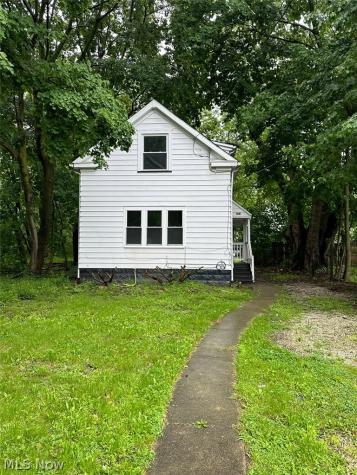 493 Bacon Avenue Akron OH 44320