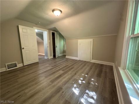 493 Bacon Avenue Akron OH 44320