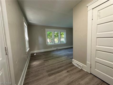 493 Bacon Avenue Akron OH 44320