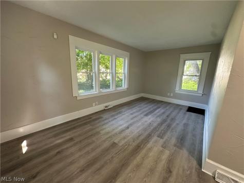 493 Bacon Avenue Akron OH 44320