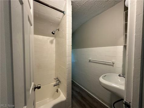 493 Bacon Avenue Akron OH 44320
