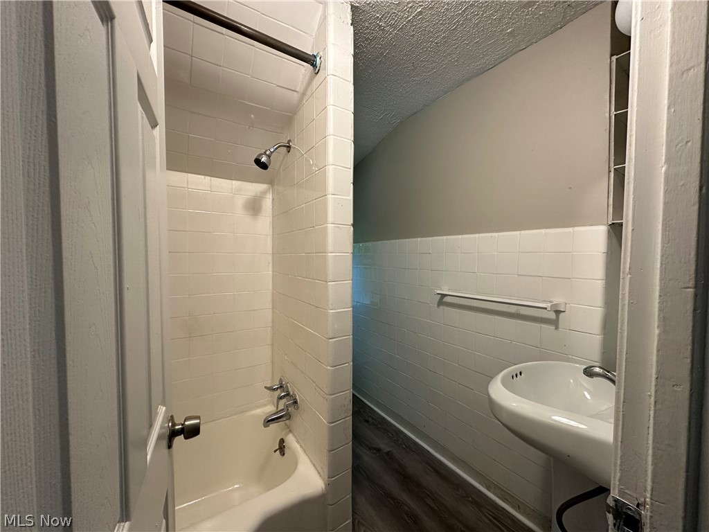 493 Bacon Avenue Akron OH 44320