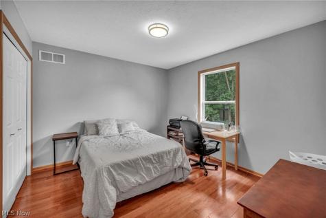 1062 Mcshane Drive Cuyahoga Falls OH 44221