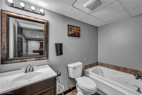 1062 Mcshane Drive Cuyahoga Falls OH 44221