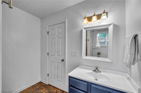 1062 Mcshane Drive Cuyahoga Falls OH 44221