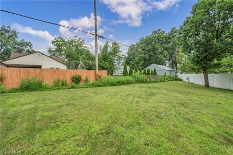 1062 Mcshane Drive Cuyahoga Falls OH 44221
