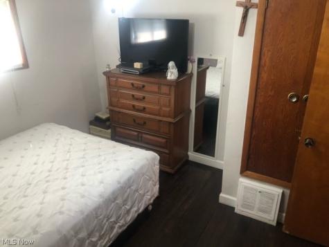 7002 Flowerdale Avenue Cleveland OH 44144
