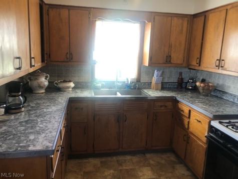 7002 Flowerdale Avenue Cleveland OH 44144