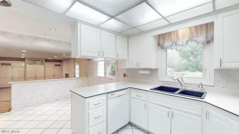 25451 Hilltop Drive Beachwood OH 44122