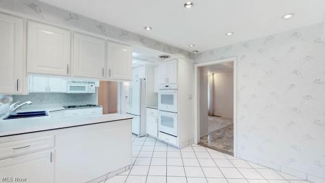 25451 Hilltop Drive Beachwood OH 44122