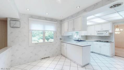 25451 Hilltop Drive Beachwood OH 44122