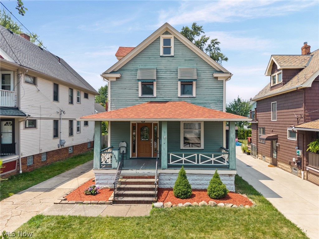 1312 Saint Charles Avenue Lakewood OH 44107