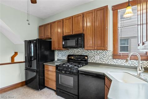 1312 Saint Charles Avenue Lakewood OH 44107