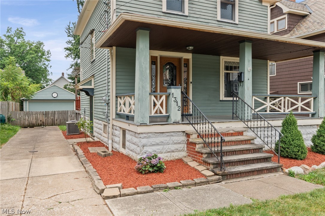 1312 Saint Charles Avenue Lakewood OH 44107