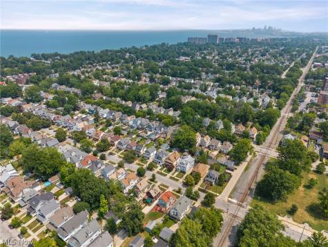 1312 Saint Charles Avenue Lakewood OH 44107
