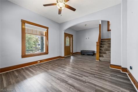 1312 Saint Charles Avenue Lakewood OH 44107