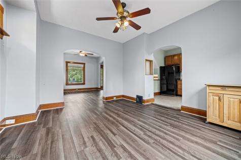 1312 Saint Charles Avenue Lakewood OH 44107