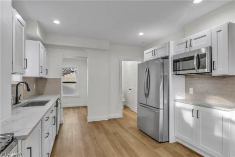 3299 Yorkshire Road Cleveland Heights OH 44118