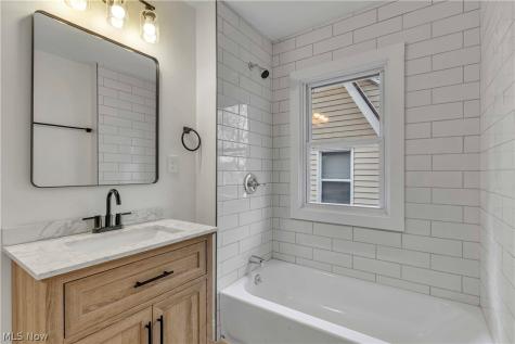 3299 Yorkshire Road Cleveland Heights OH 44118
