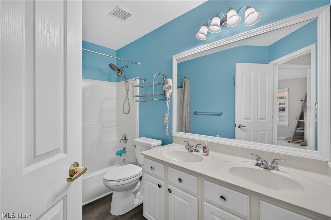 143 Heartland Circle Hinckley OH 44233