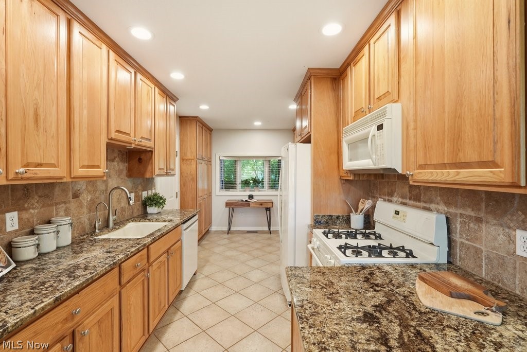 881 Gaylord Grove Road Cuyahoga Falls OH 44221
