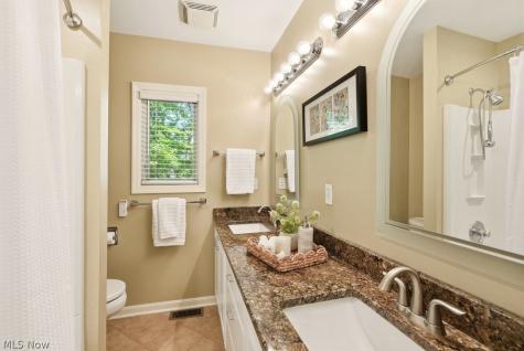 881 Gaylord Grove Road Cuyahoga Falls OH 44221