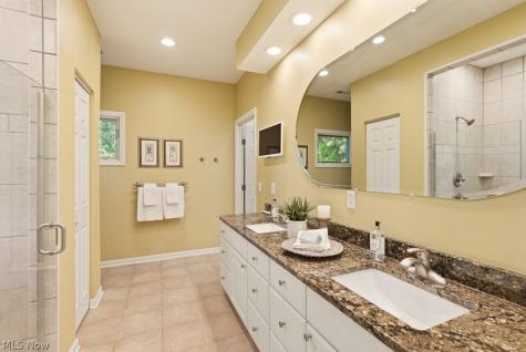881 Gaylord Grove Road Cuyahoga Falls OH 44221