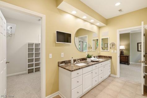 881 Gaylord Grove Road Cuyahoga Falls OH 44221