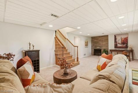 881 Gaylord Grove Road Cuyahoga Falls OH 44221