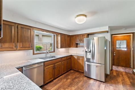 5059 Broadview Street NE Louisville OH 44641