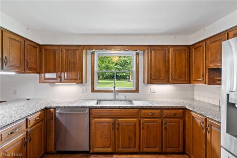 5059 Broadview Street NE Louisville OH 44641