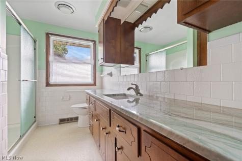 5059 Broadview Street NE Louisville OH 44641