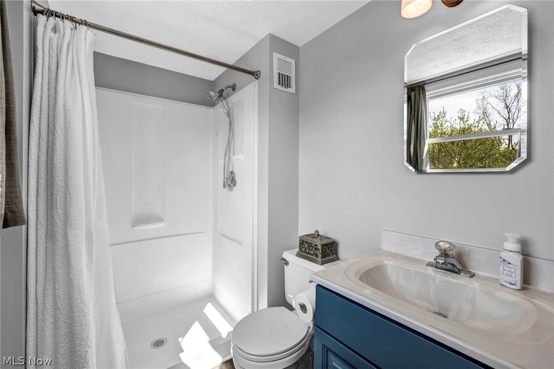 14194 Pine Lakes Drive Strongsville OH 44136